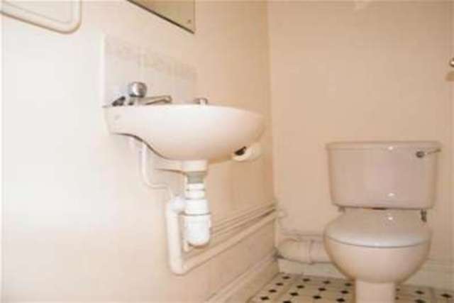  Image of 4 Bedroom Detached to rent at Southampton, SO17 1PP