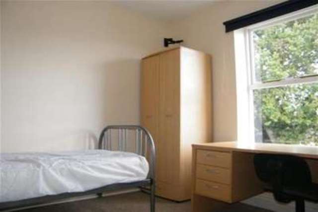  Image of 4 Bedroom Detached to rent at Southampton, SO17 1PP