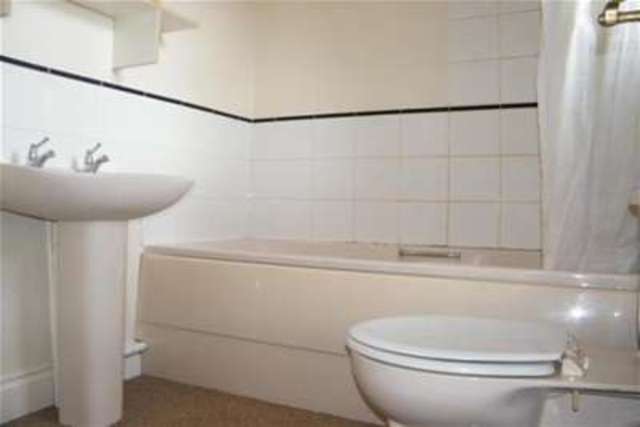  Image of 4 Bedroom Detached to rent at Southampton, SO17 1PP