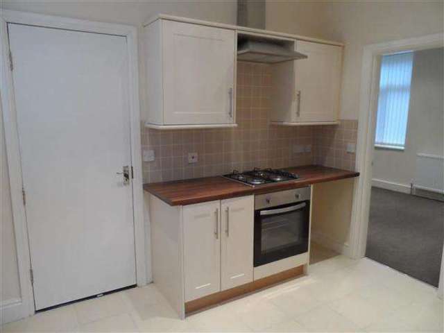  Image of 1 Bedroom Apartment to rent at Halifax, HX4 8BD
