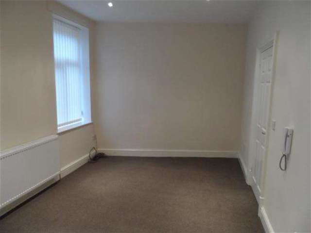  Image of 1 Bedroom Apartment to rent at Halifax, HX4 8BD