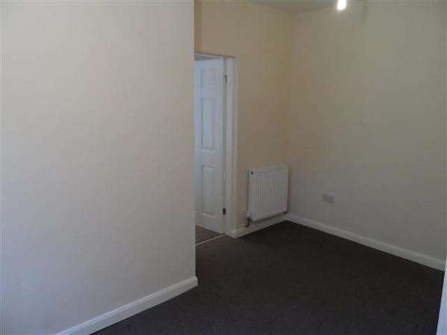  Image of 1 Bedroom Apartment to rent at Halifax, HX4 8BD