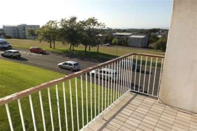 Image of 2 Bedroom Flat to rent at Glasgow, G75 9DB