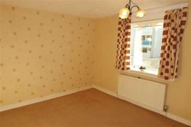  Image of 2 Bedroom Flat to rent at Glasgow, G75 9DB