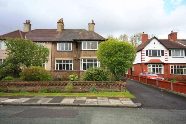  Image of 4 Bedroom Semi-Detached for sale at Perrymead Prestwich Manchester, M25 2QJ