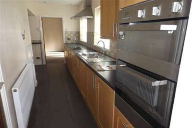  Image of 3 Bedroom Semi-Detached to rent at Wrexham, LL13 9RA