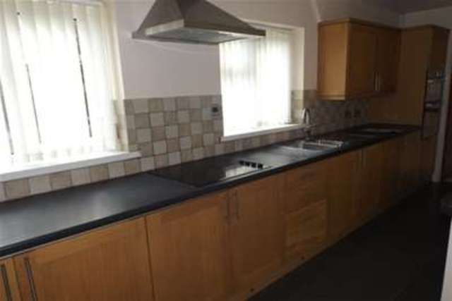  Image of 3 Bedroom Semi-Detached to rent at Wrexham, LL13 9RA