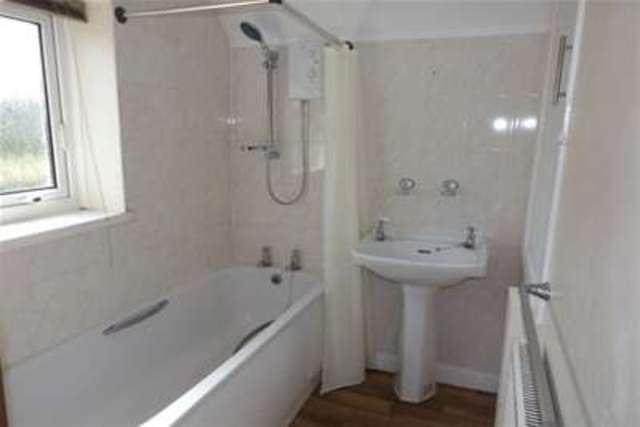  Image of 3 Bedroom Semi-Detached to rent at Wrexham, LL13 9RA