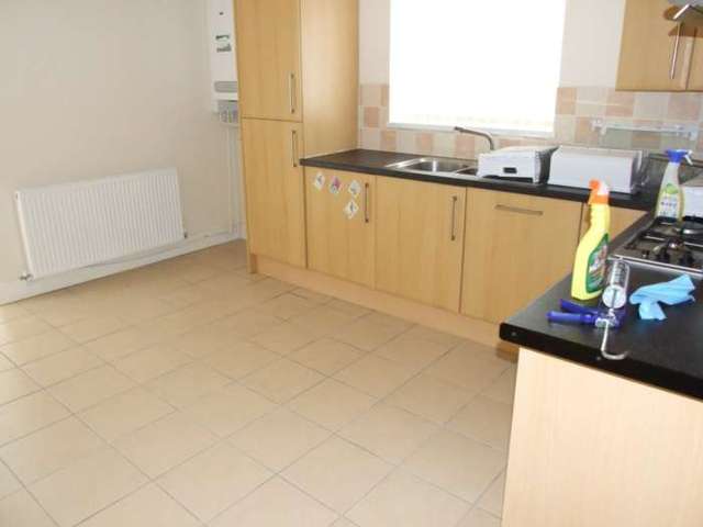  Image of 2 Bedroom Flat to rent at Princes Street Roath Cardiff, CF24 3PR