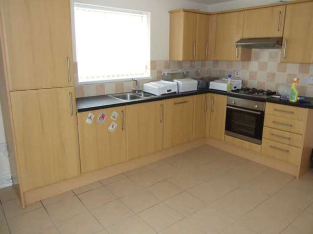  Image of 2 Bedroom Flat to rent at Princes Street Roath Cardiff, CF24 3PR
