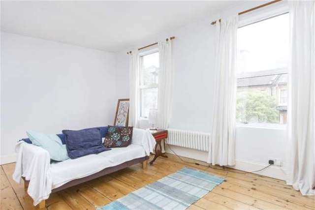  Image of 2 Bedroom Flat for sale at London, SE27 9PX