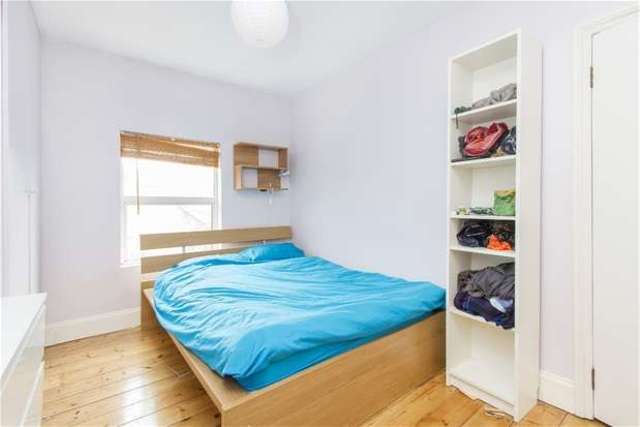  Image of 2 Bedroom Flat for sale at London, SE27 9PX