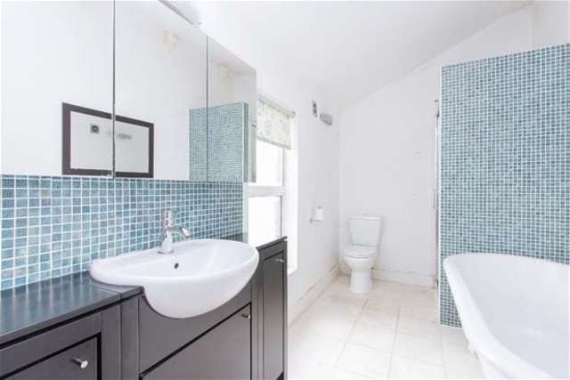  Image of 2 Bedroom Flat for sale at London, SE27 9PX