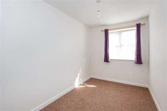  Image of 2 Bedroom Flat to rent at Gosport, PO12 3EY