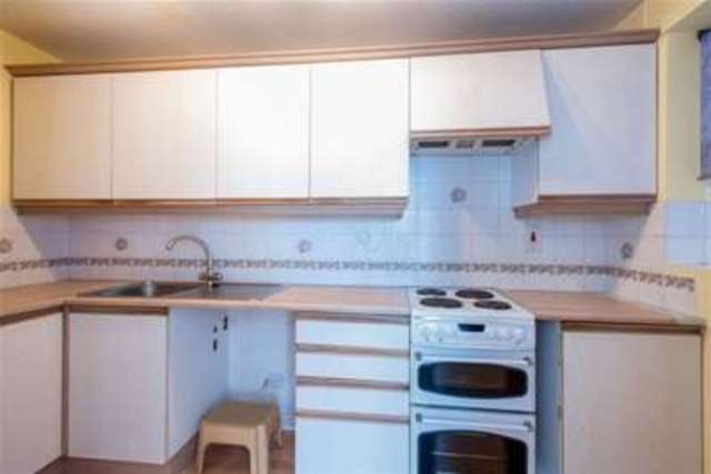  Image of 2 Bedroom Flat to rent at Gosport, PO12 3EY