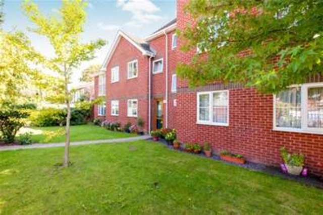  Image of 2 Bedroom Flat to rent at Gosport, PO12 3EY