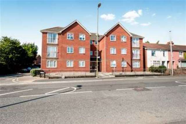  Image of 2 Bedroom Flat to rent at Gosport, PO12 3EY