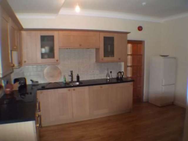  Image of 2 Bedroom Apartment to rent at Bridgetown  Totnes, TQ9 5AA