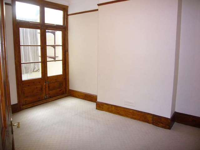  Image of 2 Bedroom Flat to rent at Shell Road  London, SE13 7TY