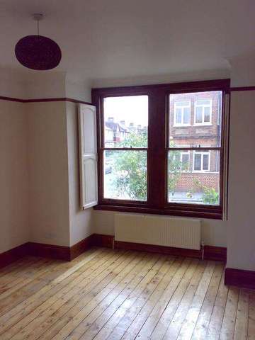  Image of 2 Bedroom Flat to rent at Shell Road  London, SE13 7TY
