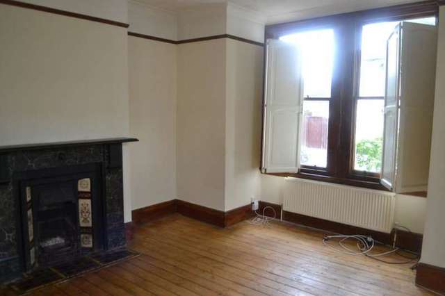  Image of 2 Bedroom Flat to rent at Shell Road  London, SE13 7TY