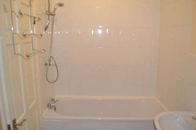  Image of 2 Bedroom Flat to rent at Shell Road  London, SE13 7TY