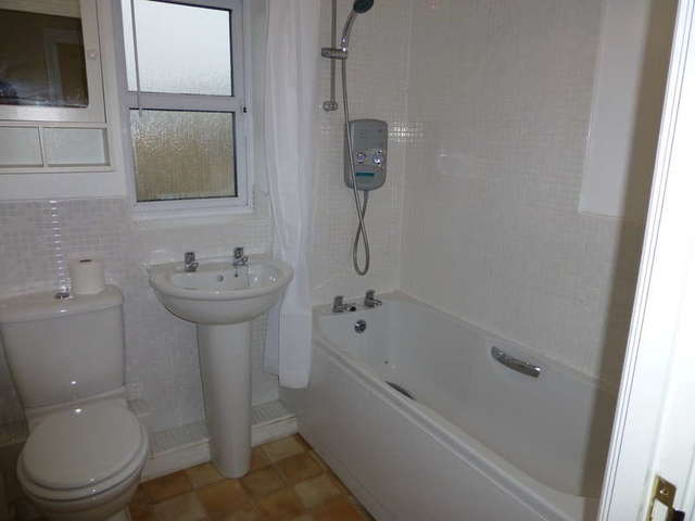  Image of 2 Bedroom Flat to rent at Shilton Park  Carterton, OX18 1GQ