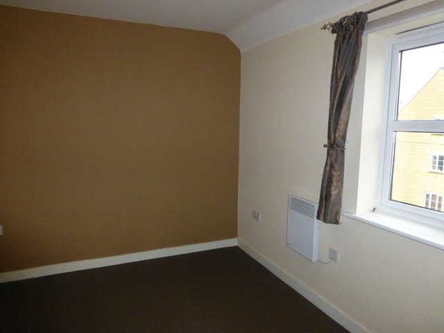  Image of 2 Bedroom Flat to rent at Shilton Park  Carterton, OX18 1GQ