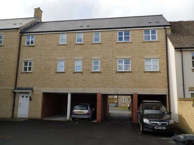  Image of 2 Bedroom Flat to rent at Shilton Park  Carterton, OX18 1GQ
