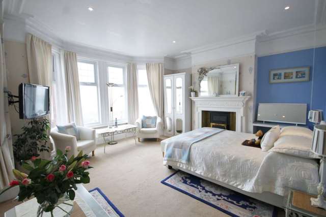  Image of 8 Bedroom Detached for sale at South Terrace  Littlehampton, BN17 5LJ