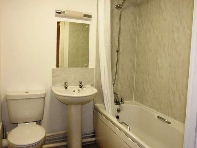  Image of 1 Bedroom Flat to rent at Southampton, SO15 2EF