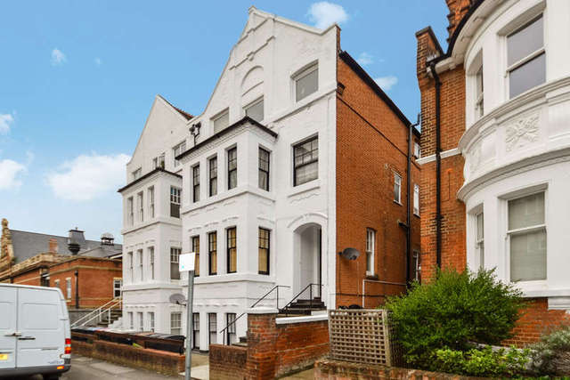  Image of 1 Bedroom Flat to rent at Surbiton Surrey, KT6 4TL
