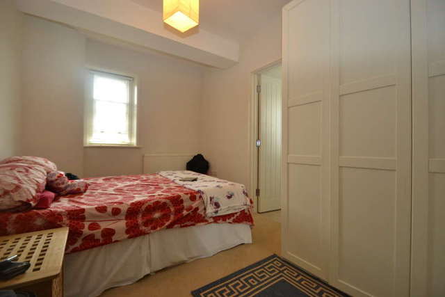  Image of 1 Bedroom Flat to rent at Surbiton Surrey, KT6 6HJ