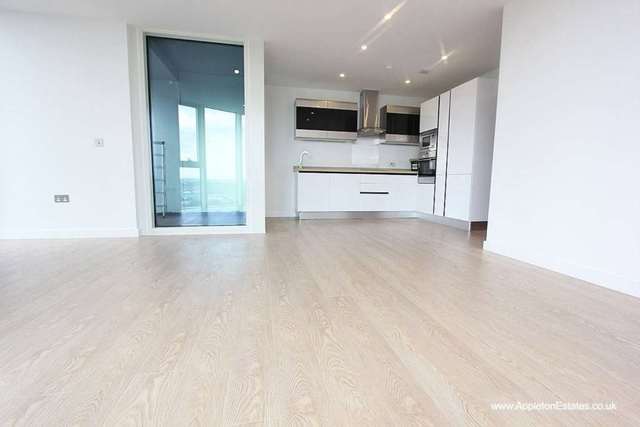  Image of 2 Bedroom Apartment to rent at The Island  Croydon, CR0 2FB