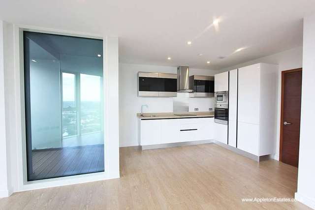 Image of 2 Bedroom Apartment to rent at The Island  Croydon, CR0 2FB