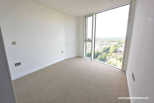  Image of 2 Bedroom Apartment to rent at The Island  Croydon, CR0 2FB