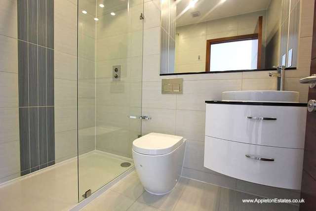  Image of 2 Bedroom Apartment to rent at The Island  Croydon, CR0 2FB