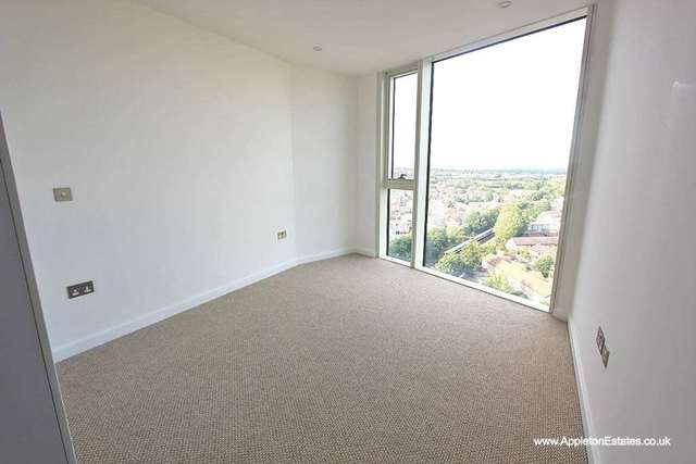  Image of 2 Bedroom Apartment to rent at The Island  Croydon, CR0 2FB