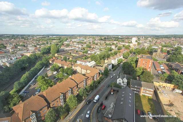  Image of 2 Bedroom Apartment to rent at The Island  Croydon, CR0 2FB