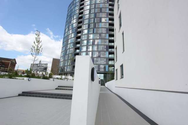  Image of 2 Bedroom Apartment to rent at The Island  Croydon, CR0 2FB