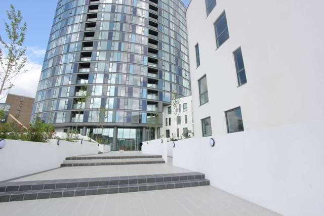  Image of 2 Bedroom Apartment to rent at The Island  Croydon, CR0 2FB