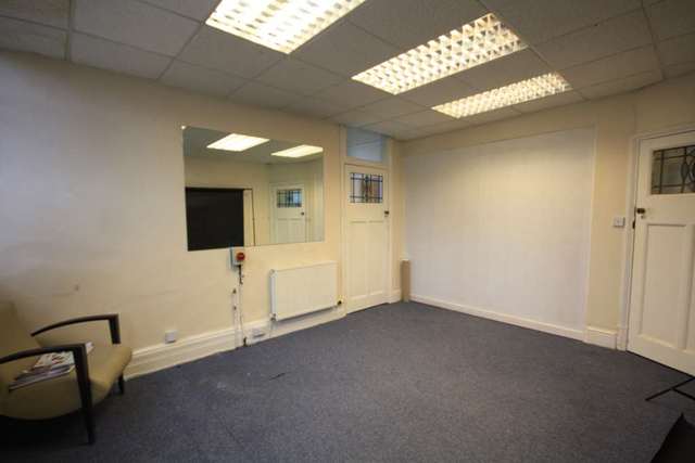  Image of Detached to rent at Warwick St  Manchester, M25 3HN