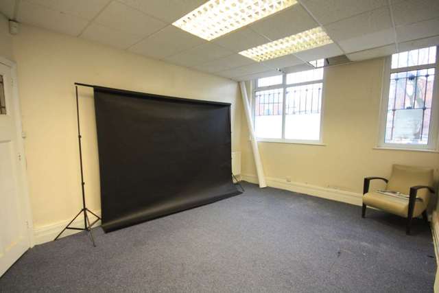  Image of Detached to rent at Warwick St  Manchester, M25 3HN