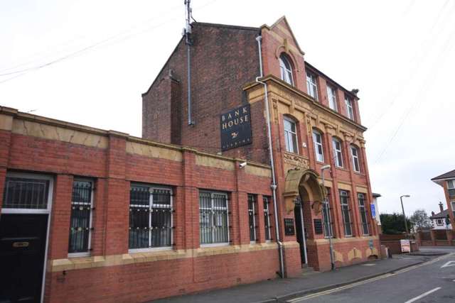  Image of Detached to rent at Warwick St  Manchester, M25 3HN