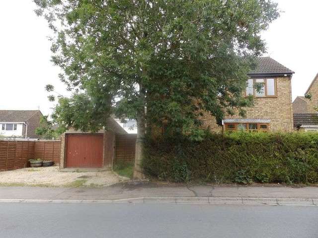  Image of 3 Bedroom Semi-Detached to rent at West Mill Lane Cricklade Swindon, SN6 6JL