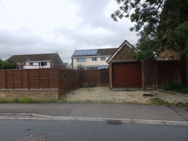  Image of 3 Bedroom Semi-Detached to rent at West Mill Lane Cricklade Swindon, SN6 6JL