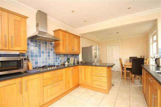  Image of 3 Bedroom Semi-Detached for sale at Durrington, BN13 1BP