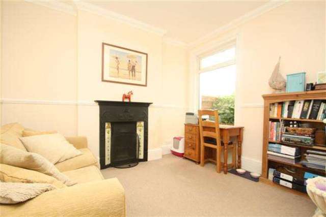  Image of 3 Bedroom Semi-Detached for sale at Durrington, BN13 1BP