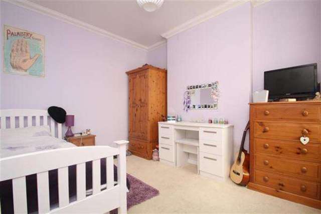  Image of 3 Bedroom Semi-Detached for sale at Durrington, BN13 1BP