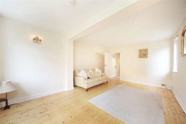 Orlando Road Clapham 2 bedroom Flat to rent SW4